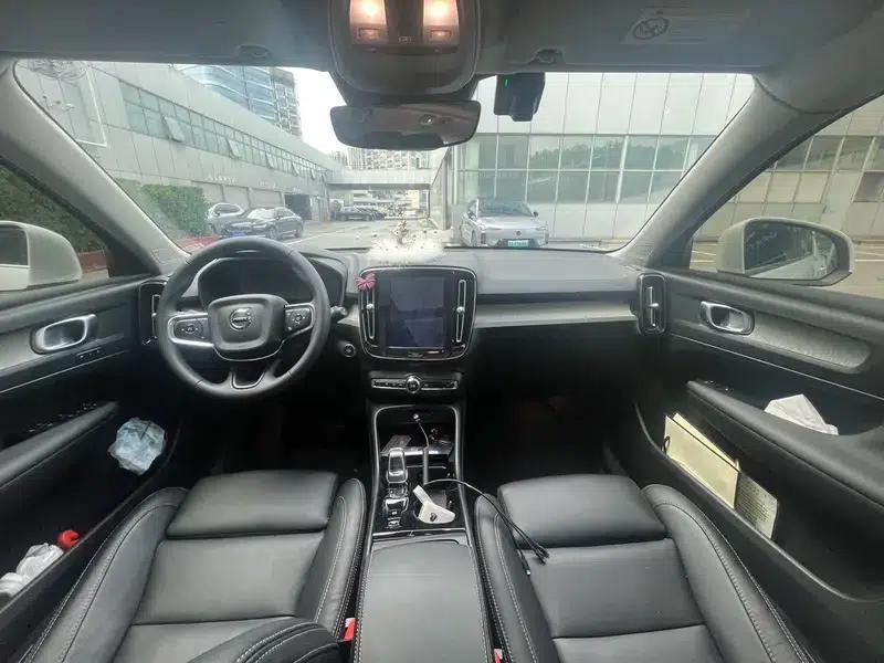 2024 Volvo XC40 B4 AWD Inscription Sport Edition — миниатюра 9