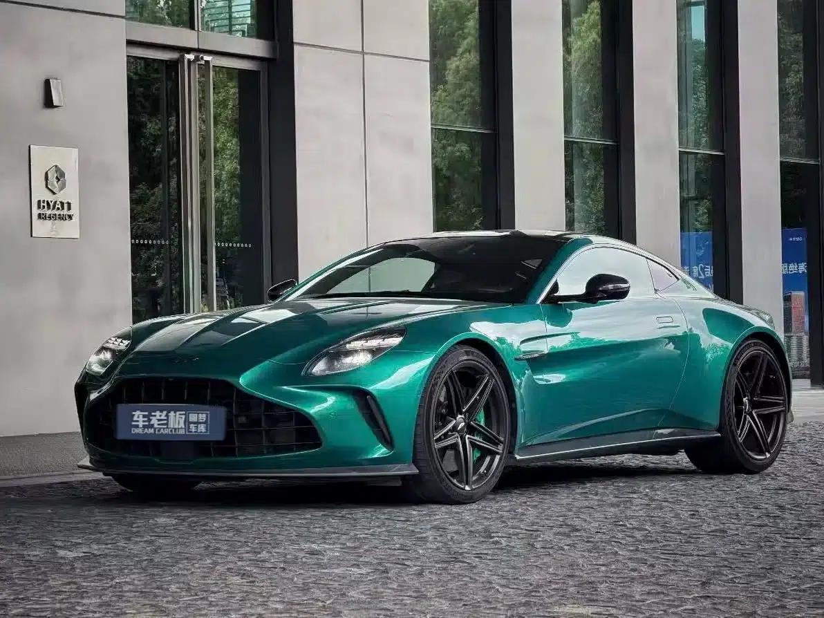 2024 V8 Vantage 4.0T V8 Coupe — миниатюра 1