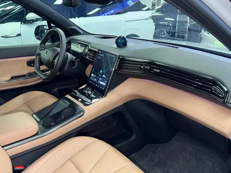 NIO ES8 2020 580KM Base Edition 7-Seater — миниатюра 11