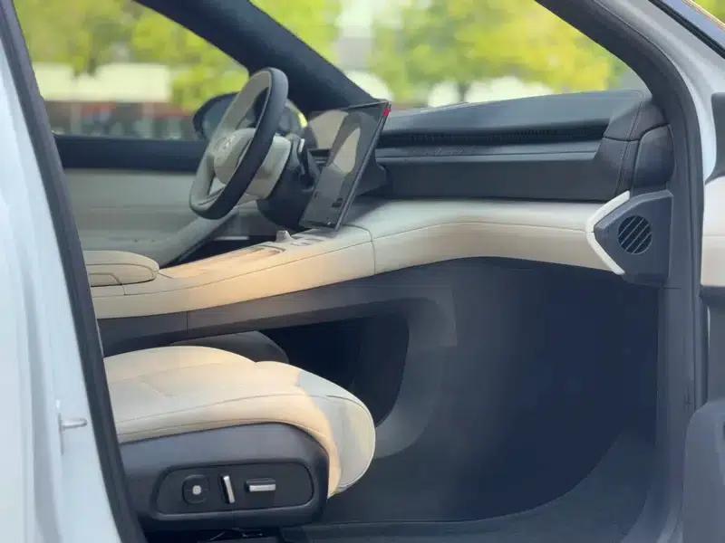 NIO EC6 2024 model 75kWh — миниатюра 17