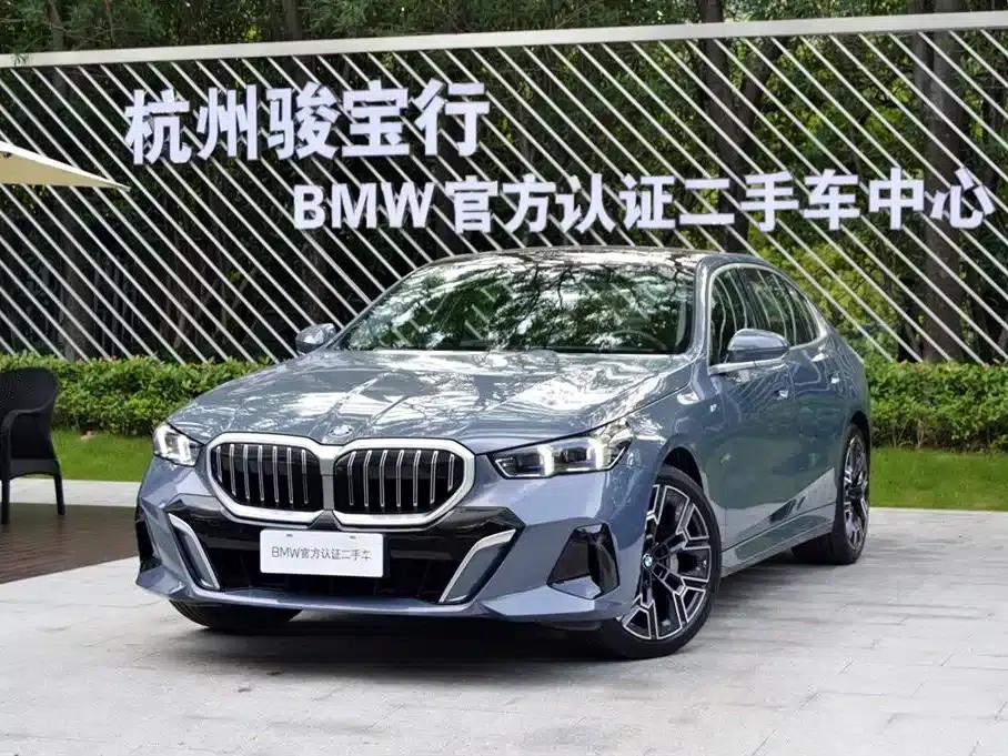 2024 BMW 5 Series 530Li Luxury M Sport Package — миниатюра 1