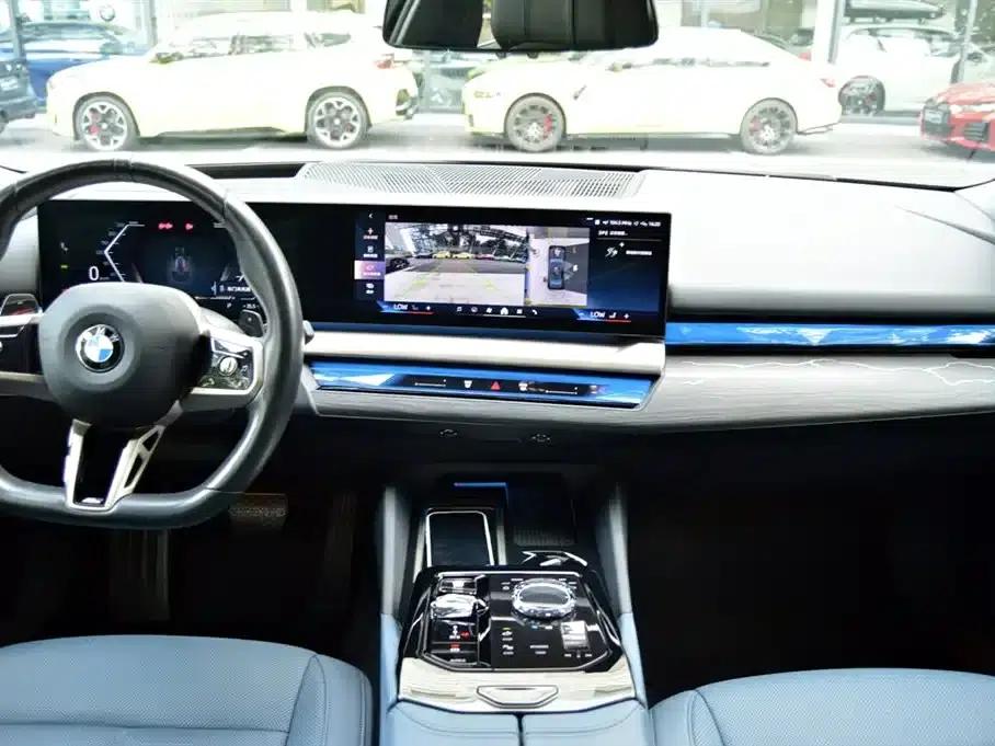 2024 BMW 5 Series 530Li Luxury M Sport Package — миниатюра 10