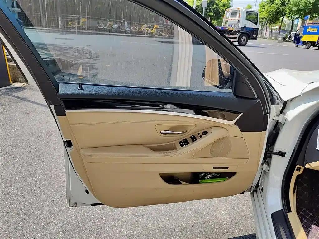BMW 5 Series 2011 523Li Leading Edition — миниатюра 6
