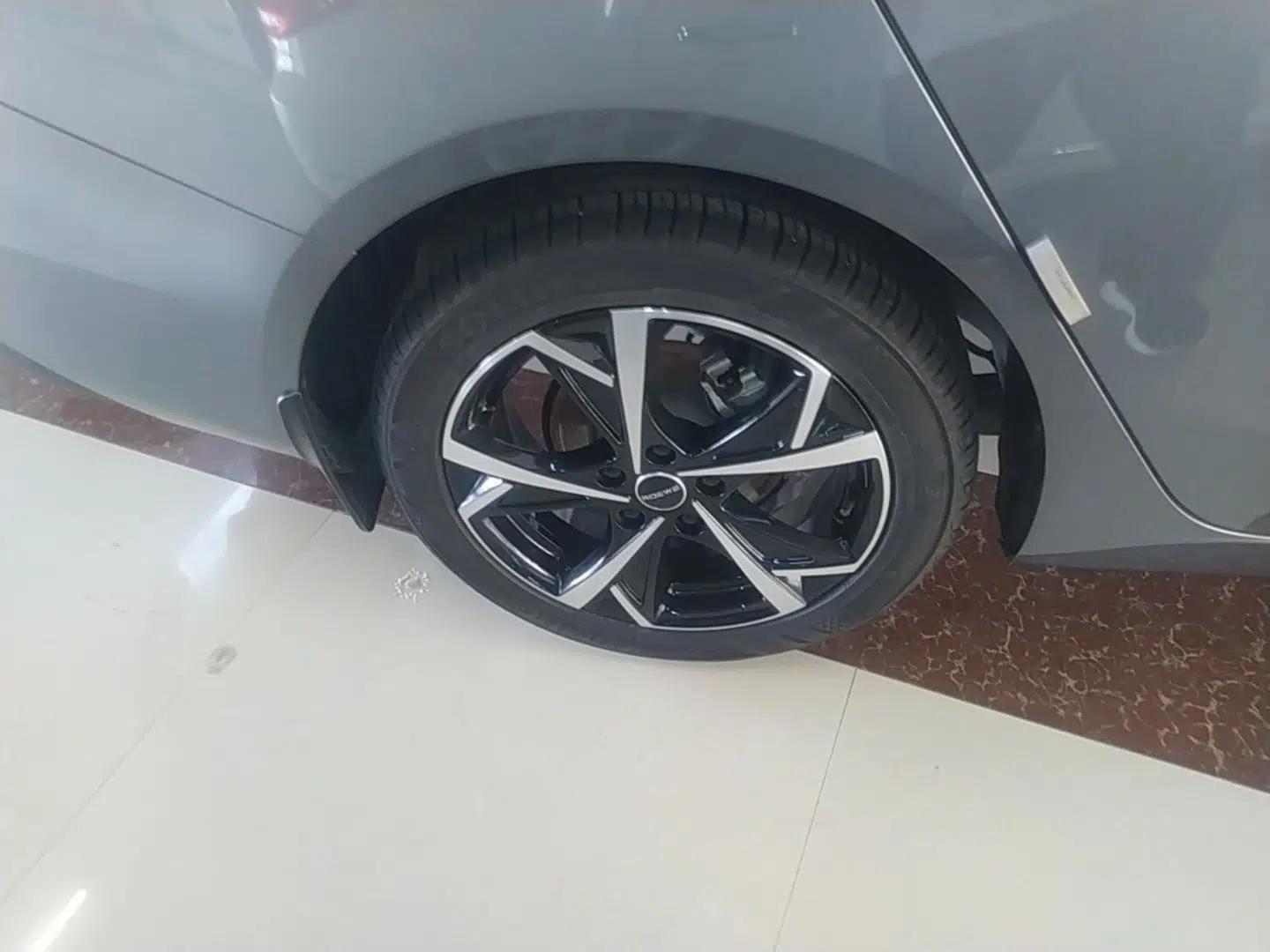 Roewe i5 2023 1.5L CVT Luxury Edition — миниатюра 11