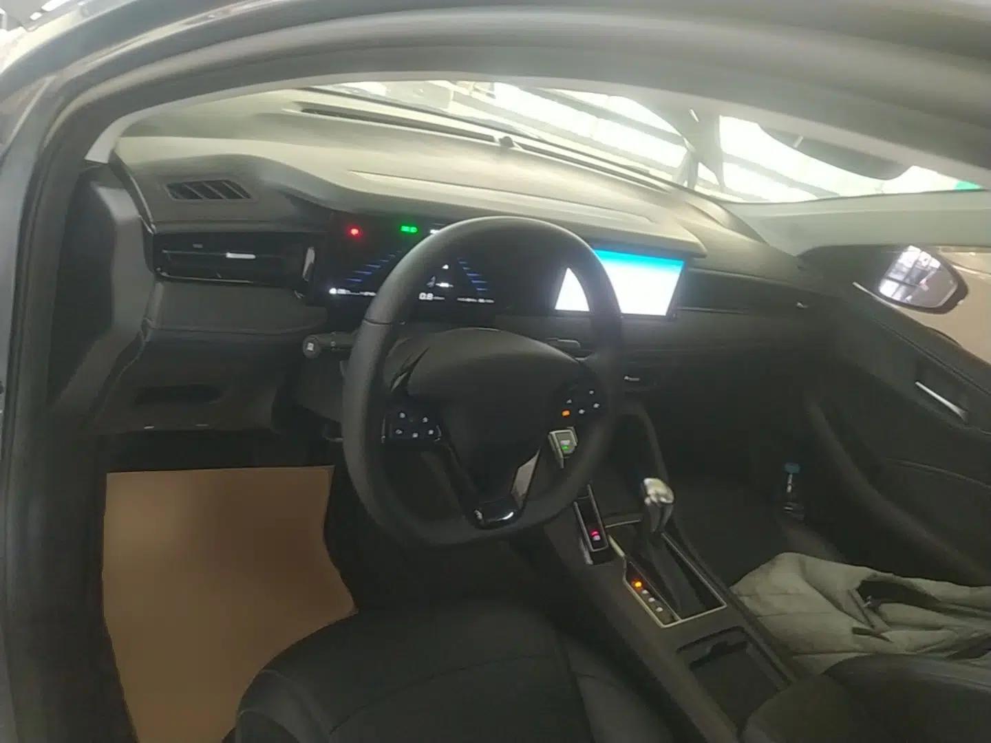 Roewe i5 2023 1.5L CVT Luxury Edition — миниатюра 12