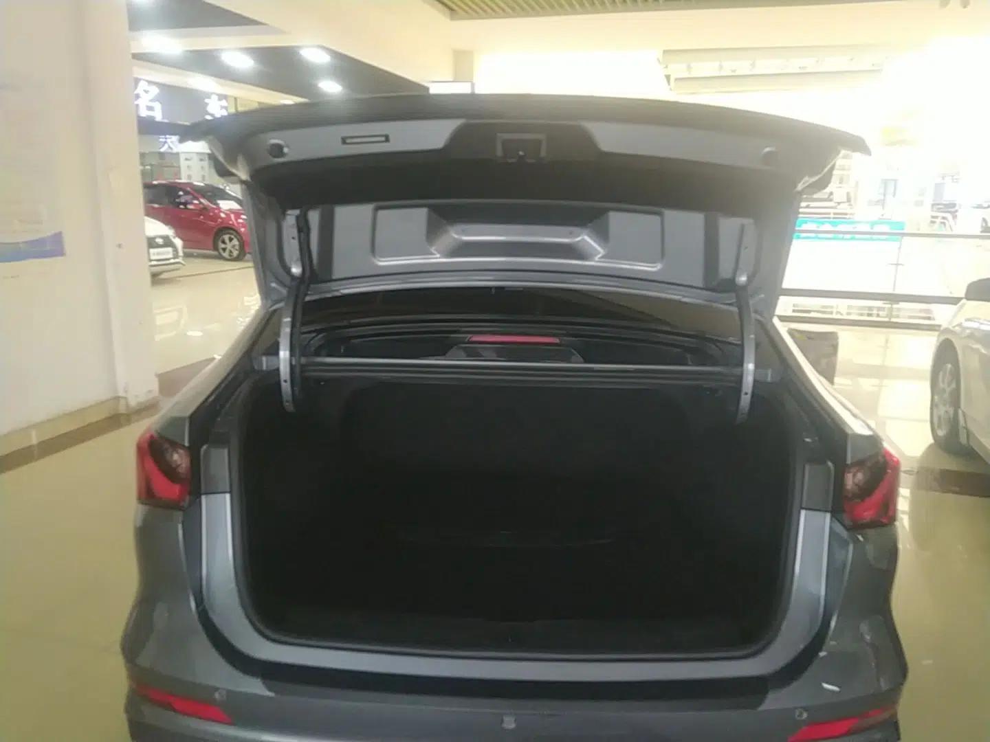 Roewe i5 2023 1.5L CVT Luxury Edition — миниатюра 22