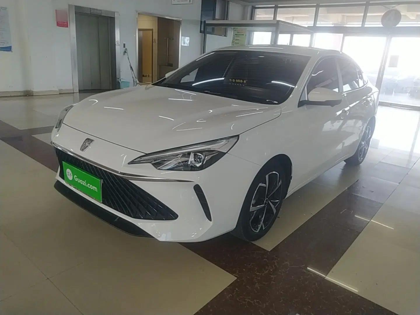 Roewe i5 2023 1.5L CVT Luxury Edition — миниатюра 1