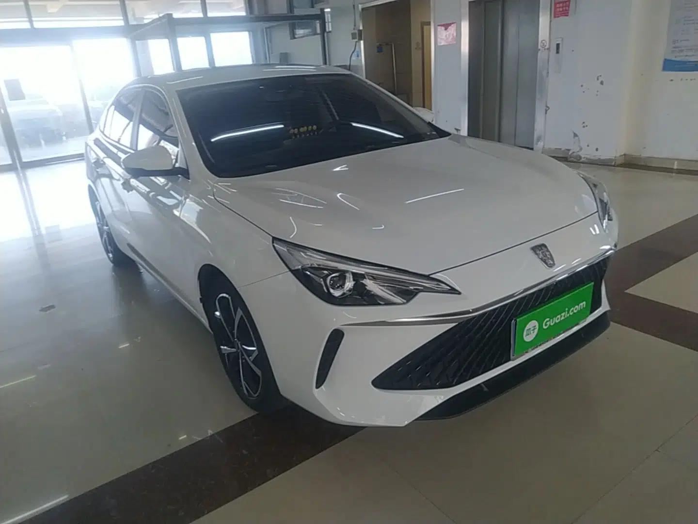 Roewe i5 2023 1.5L CVT Luxury Edition — миниатюра 3
