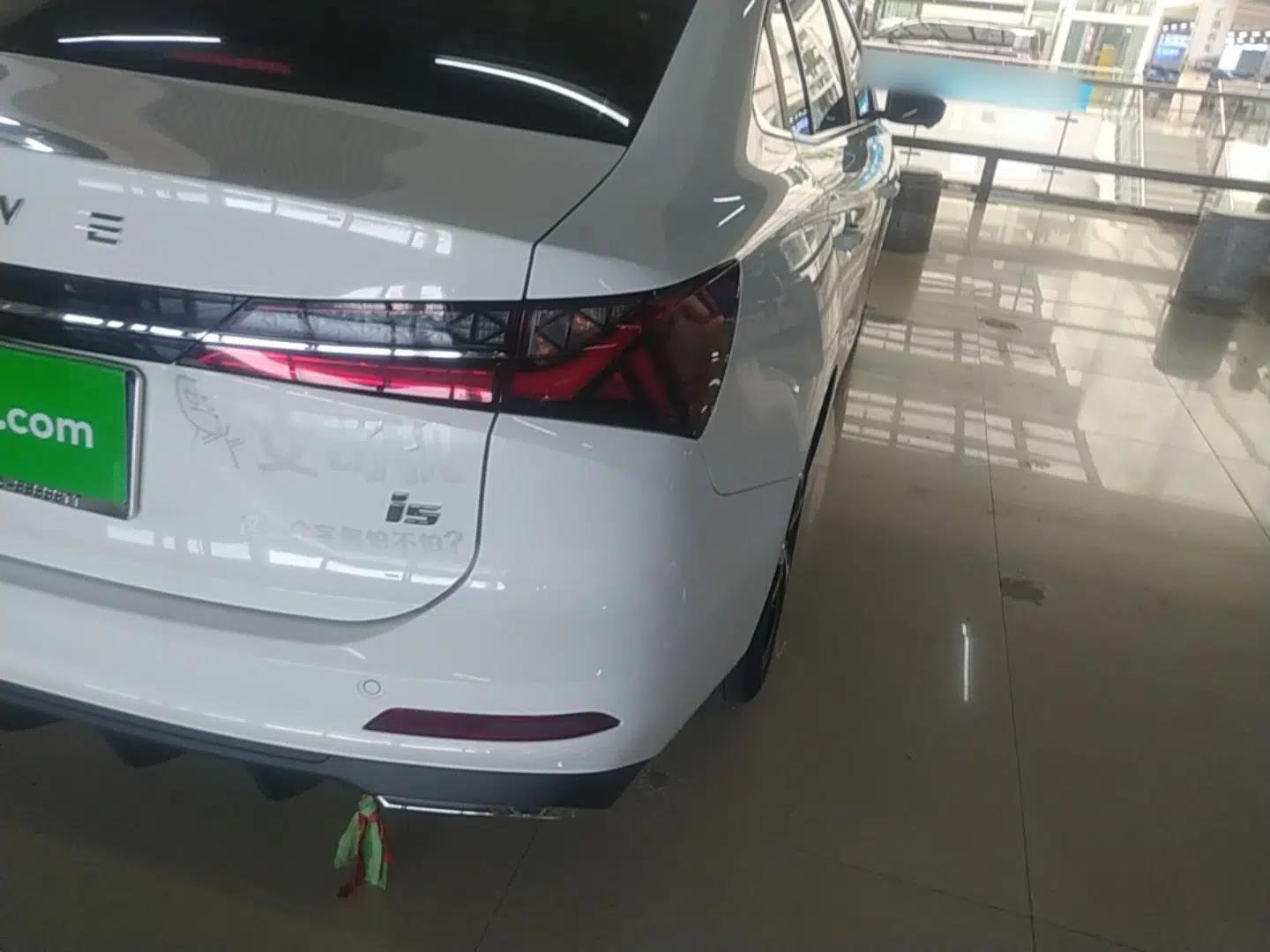 Roewe i5 2023 1.5L CVT Luxury Edition — миниатюра 9