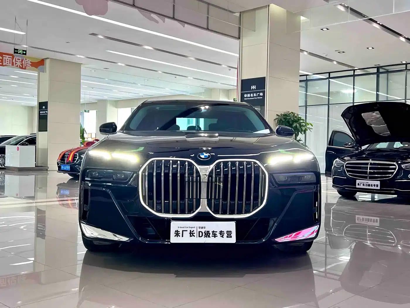 2023 BMW 7 Series 735Li M Sport Package — миниатюра 2