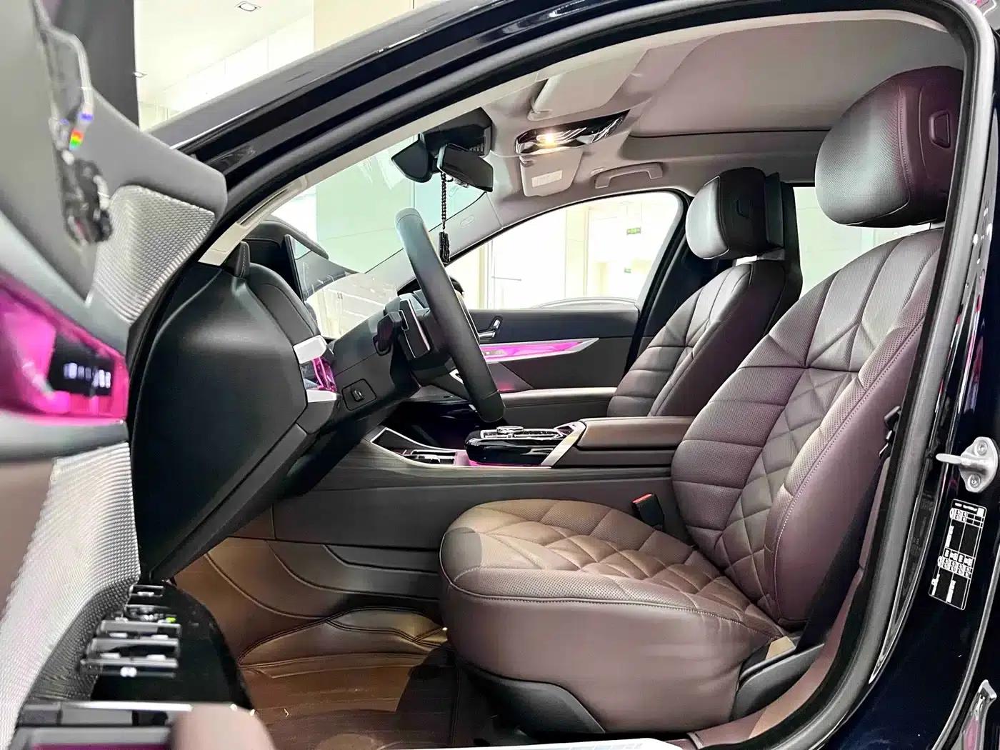 2023 BMW 7 Series 735Li M Sport Package — миниатюра 7