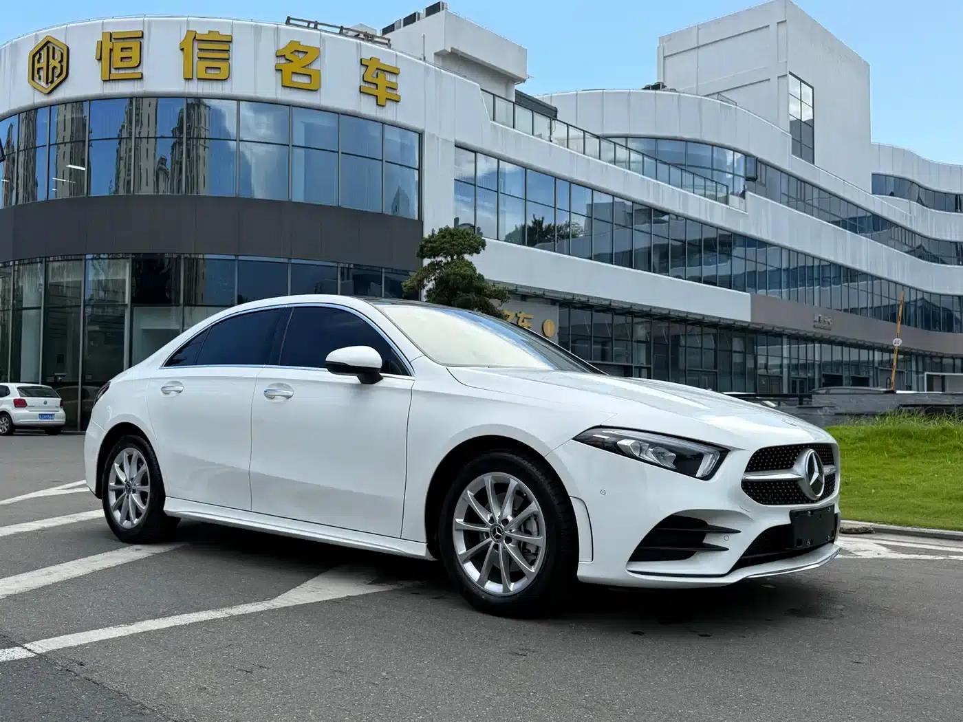 Mercedes-Benz A-Class 2020 A 200 L Sport Sedan — миниатюра 3