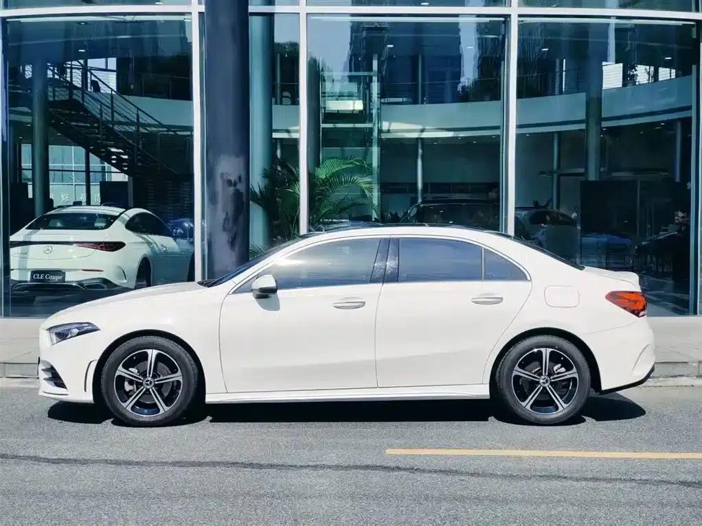 2023 Mercedes-Benz A-Class A 200 L Fashion Edition — миниатюра 3