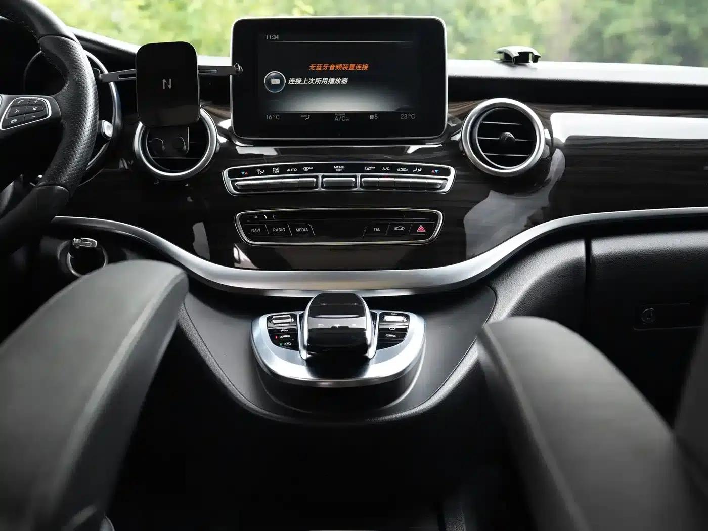 Mercedes-Benz V-Class 2018 V 260 Navigator Edition (China VI Emission Standard) — миниатюра 8