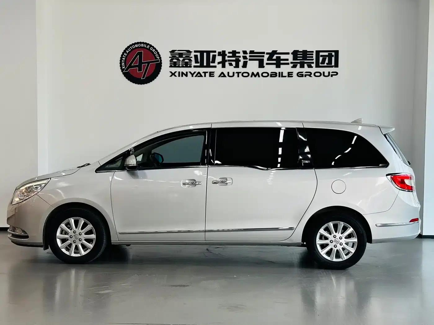Buick GL8 2011 3.0L XT Luxury Business Flagship Edition — миниатюра 3