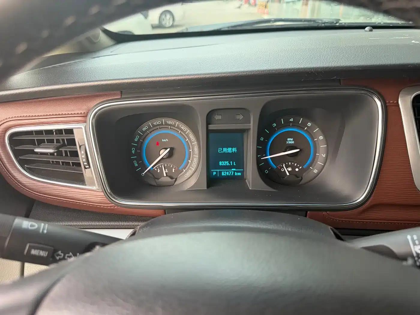 Buick GL8 2014 2.4L LT Luxury Business Executive Edition — миниатюра 9