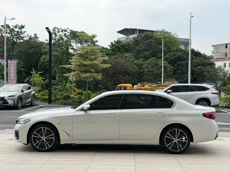 BMW 5 Series 2022 Facelift 530Li Leading Model M Sport Package — миниатюра 4
