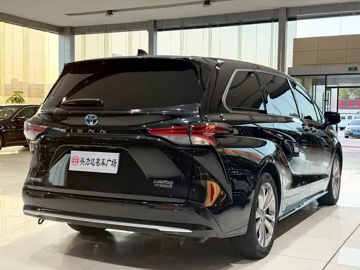 2021 Sienna 2.5L Hybrid Premium Edition — миниатюра 3