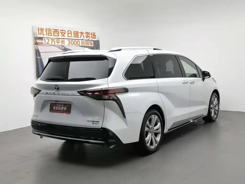 2024 Sienna 2.5L Hybrid Platinum Edition — миниатюра 2