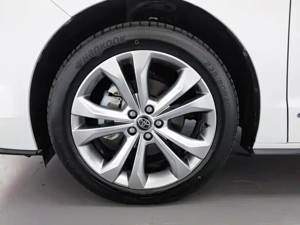 2024 Sienna 2.5L Hybrid Platinum Edition — миниатюра 17