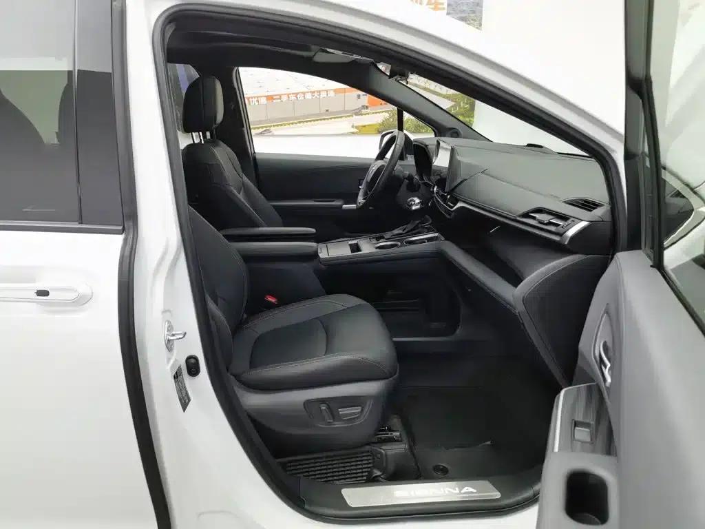 2024 Sienna 2.5L Hybrid Platinum Edition — миниатюра 23