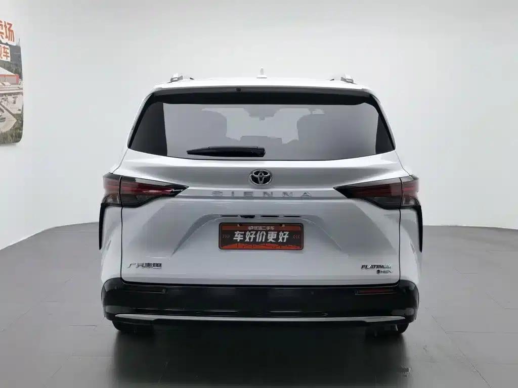 2024 Sienna 2.5L Hybrid Platinum Edition — миниатюра 4