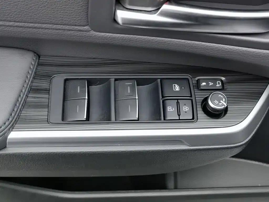 2024 Sienna 2.5L Hybrid Platinum Edition — миниатюра 9