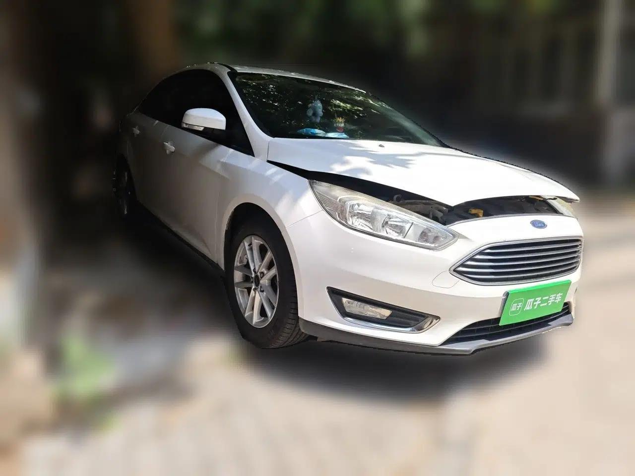 Ford Focus 2015 Sedan EcoBoost 125 Automatic Supreme Style Edition — миниатюра 3