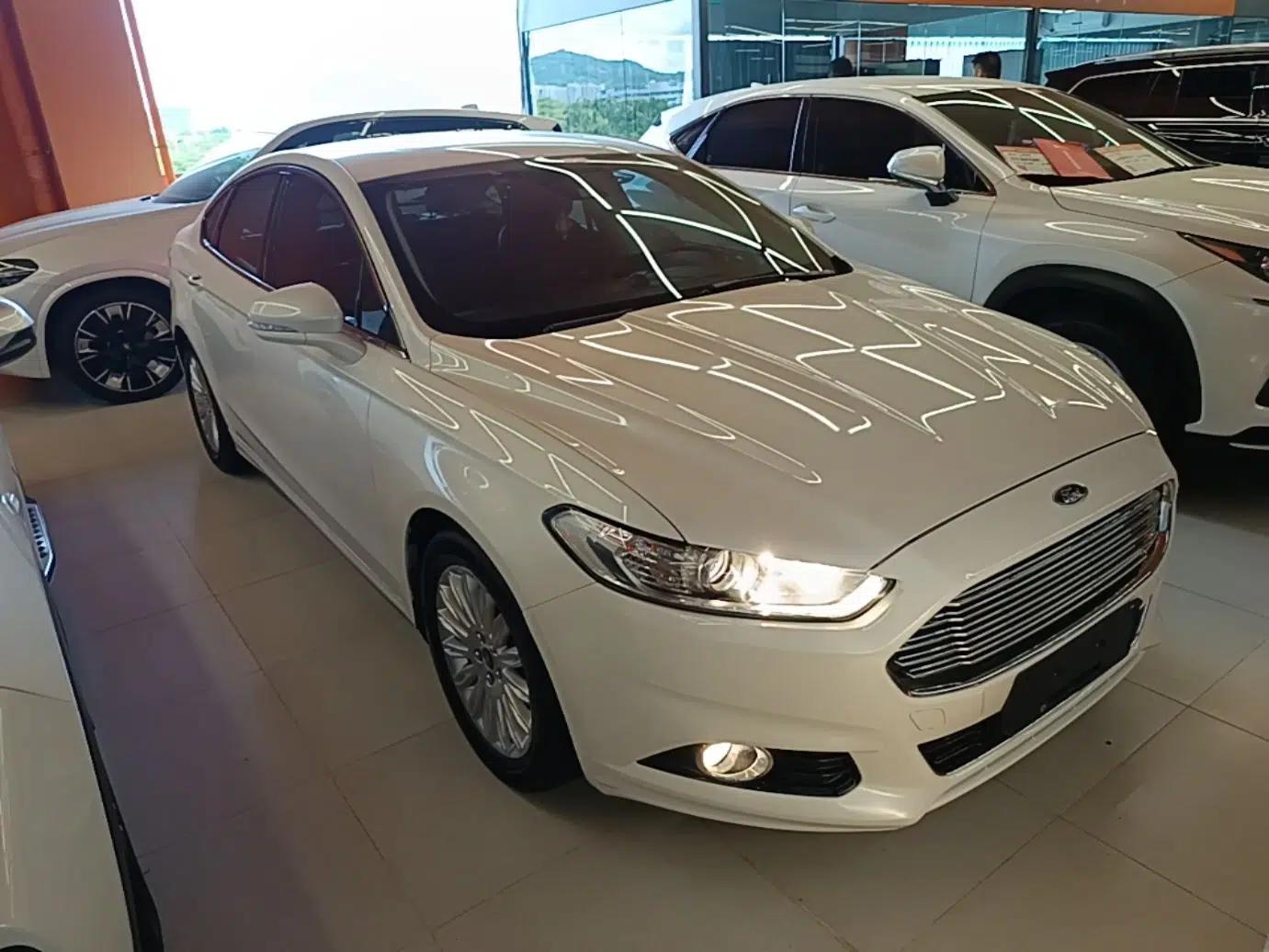 Ford Mondeo 2013 2.0L GTDi 200 Fashion Edition — миниатюра 3