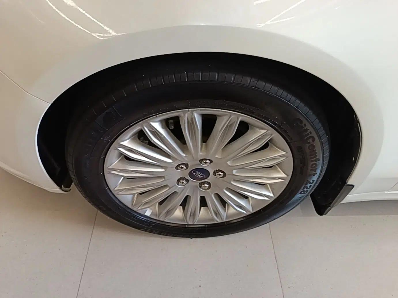 Ford Mondeo 2013 2.0L GTDi 200 Fashion Edition — миниатюра 10