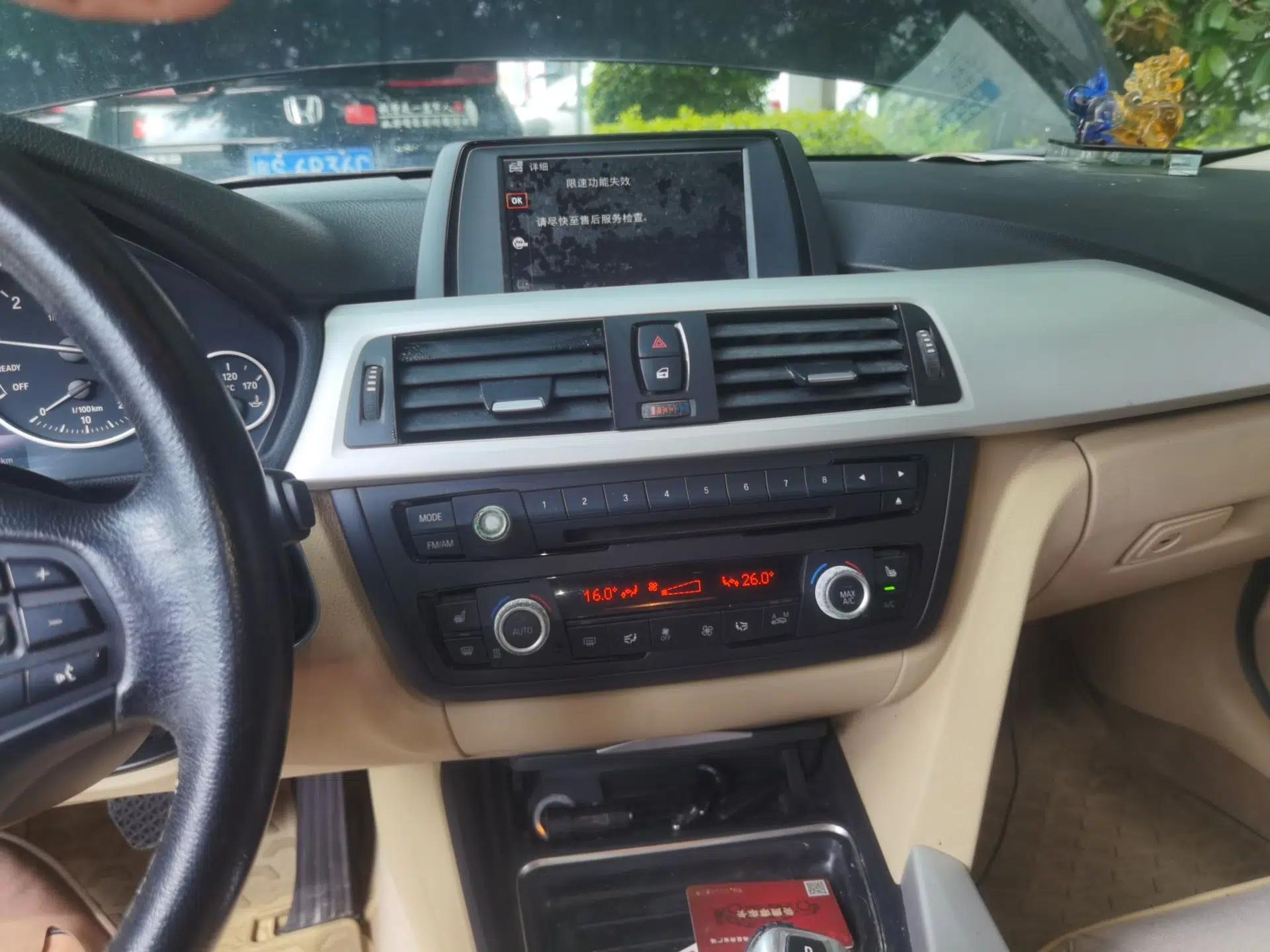 BMW 3 Series 2013 320i Sport Edition — миниатюра 13