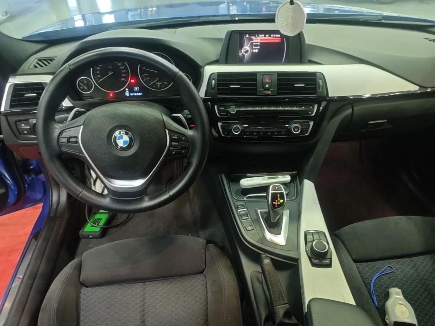 BMW 3 Series 2017 320i M Sport — миниатюра 12