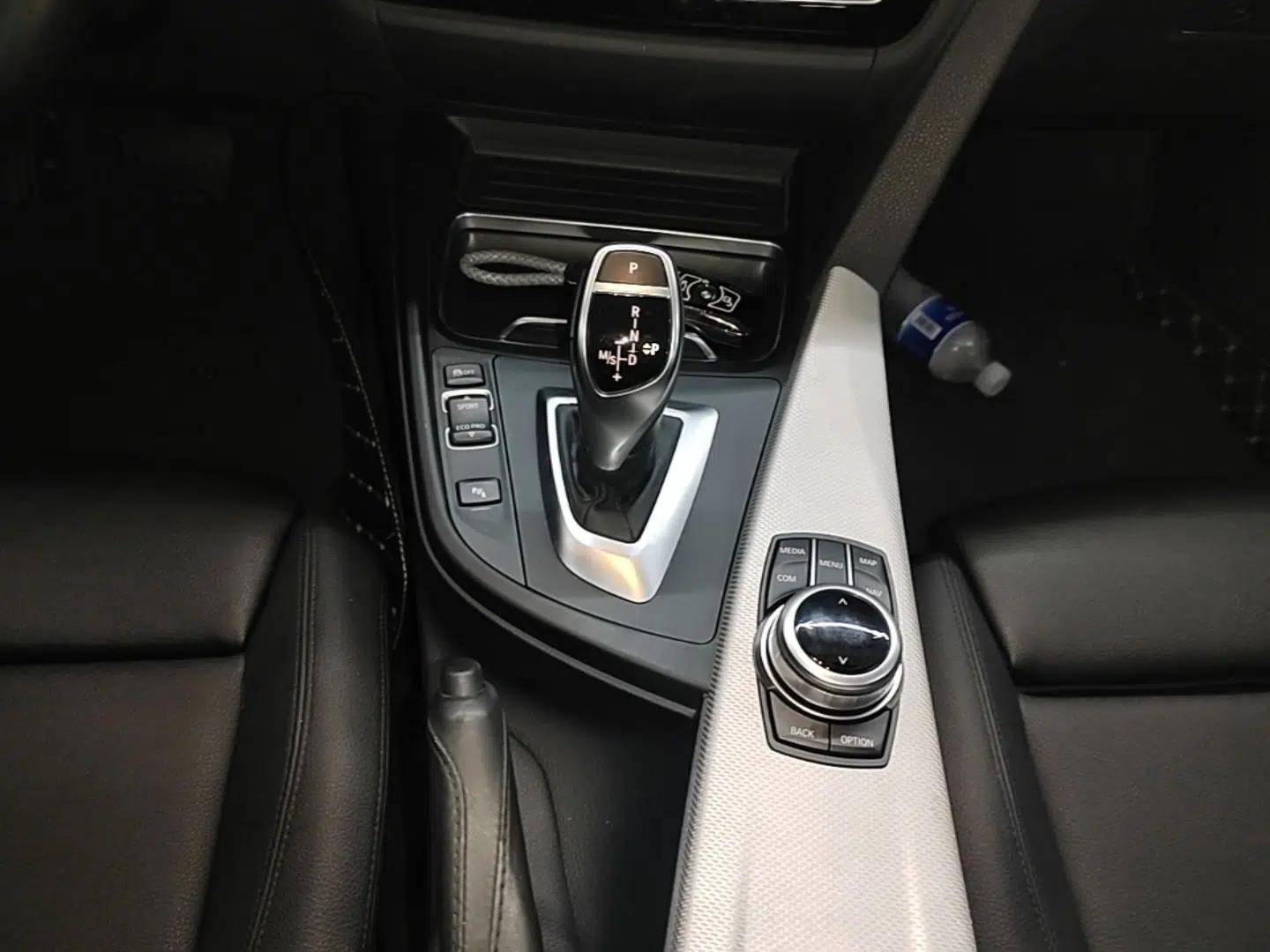 BMW 3 Series GT 2018 320i M Sport Edition — миниатюра 16