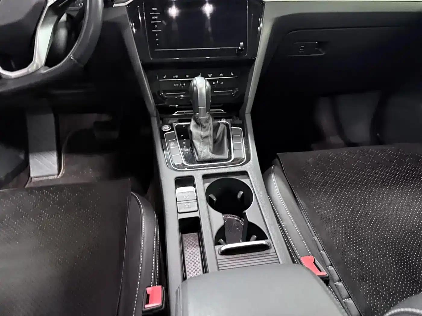 Volkswagen Passat 2021 330TSI DSG 30th Anniversary Edition — миниатюра 15