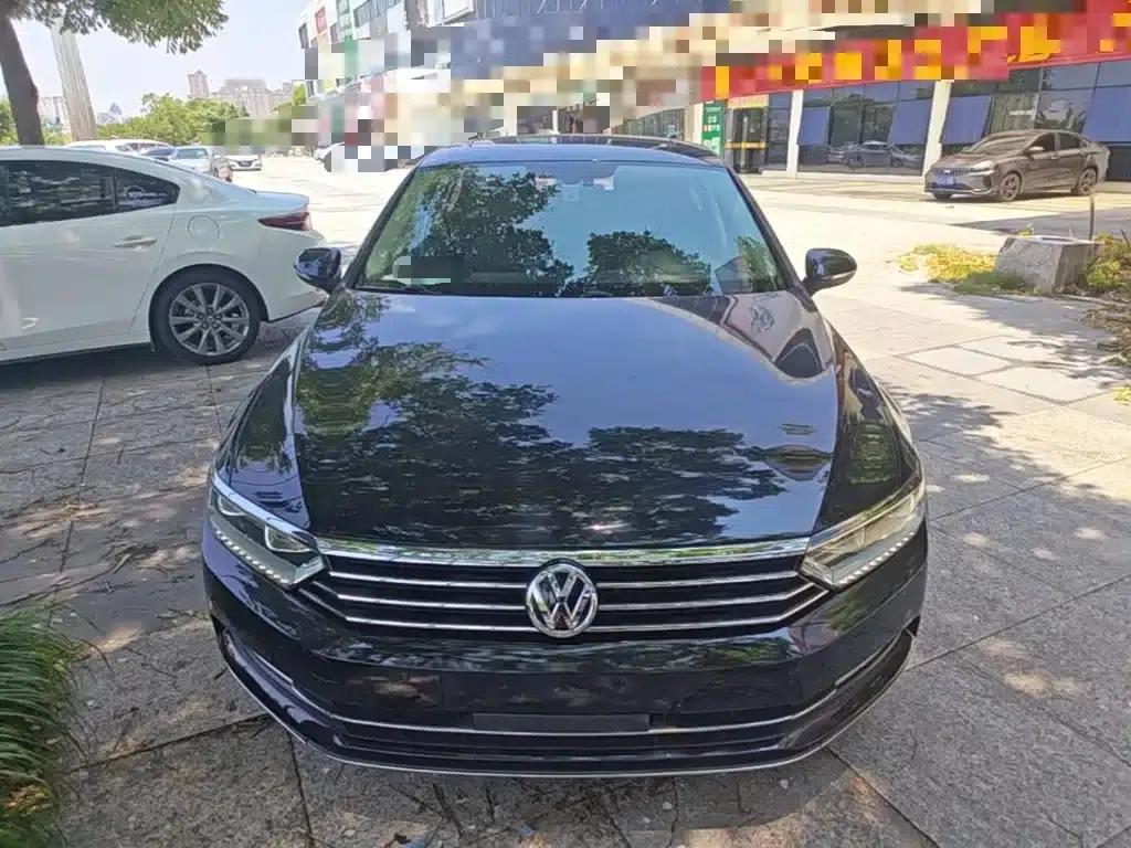 2018 Volkswagen Magotan Facelift 330TSI DSG Luxury Model — миниатюра 3