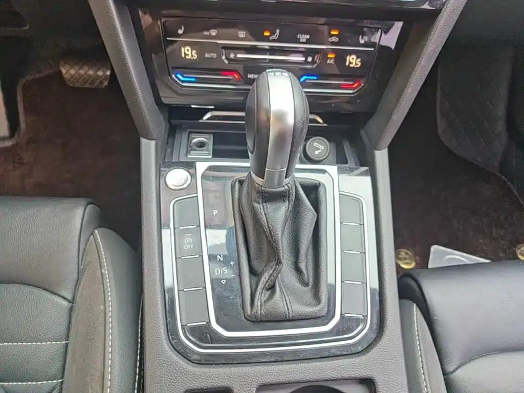 2020 Volkswagen Passat 330TSI DSG Leading Edition — миниатюра 14