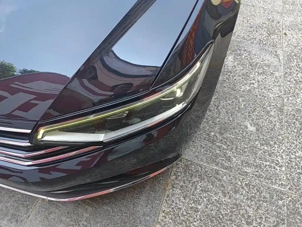 2020 Volkswagen Passat 330TSI DSG Leading Edition — миниатюра 24