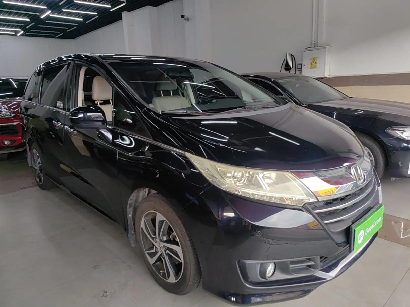 Honda Odyssey 2015 Revised 2.4L Luxury Edition — миниатюра 3