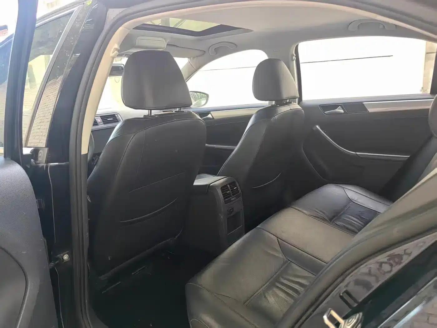 2012 Volkswagen Sagitar 1.6L Automatic Comfort Model — миниатюра 8