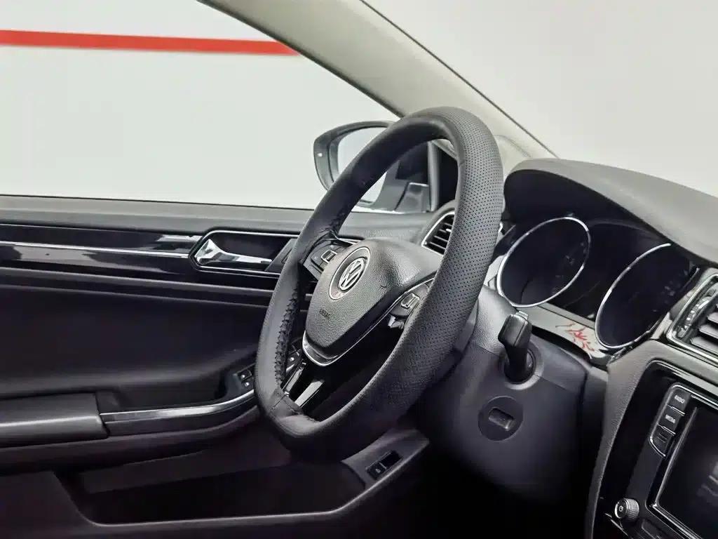 2018 Volkswagen Sagitar 280TSI DSG Luxury — миниатюра 22