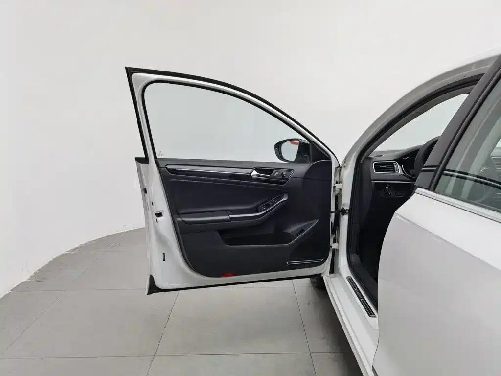 2018 Volkswagen Sagitar 280TSI DSG Luxury — миниатюра 8