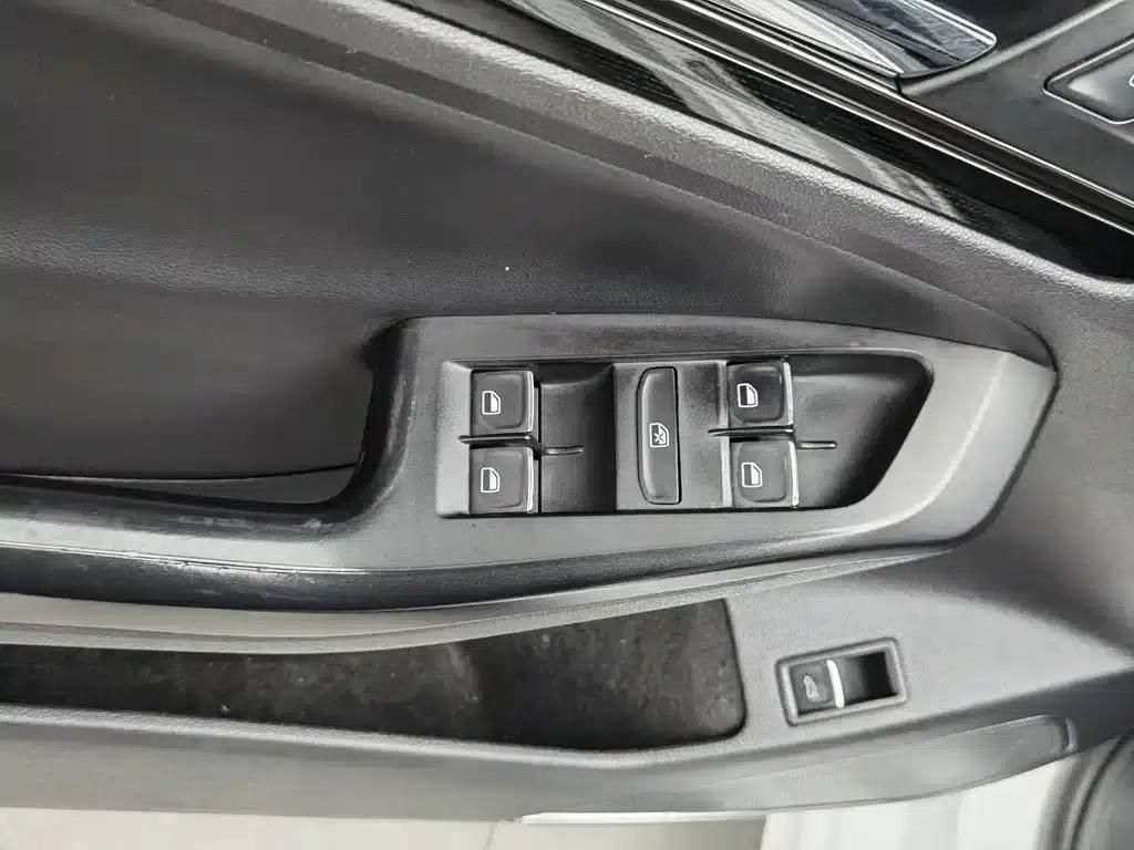 2018 Volkswagen Sagitar 280TSI DSG Luxury — миниатюра 9