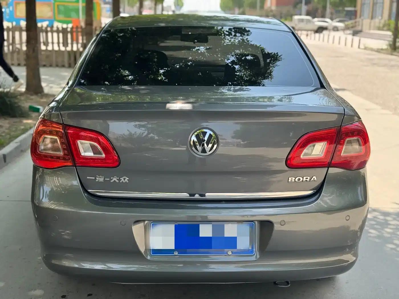 2012 Volkswagen Bora 1.6L Automatic Fashion Edition — миниатюра 4