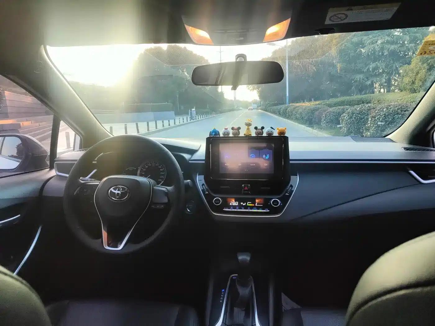 Levin 2022 Hybrid 1.8H E-CVT Entry Edition — миниатюра 8