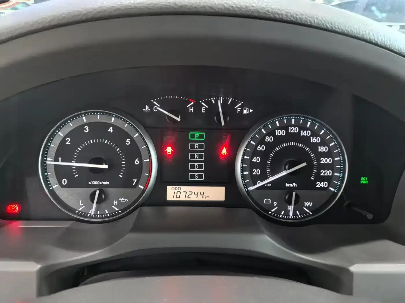 2015 Imported Land Cruiser 4.0L V6 Middle East Base Model — миниатюра 5