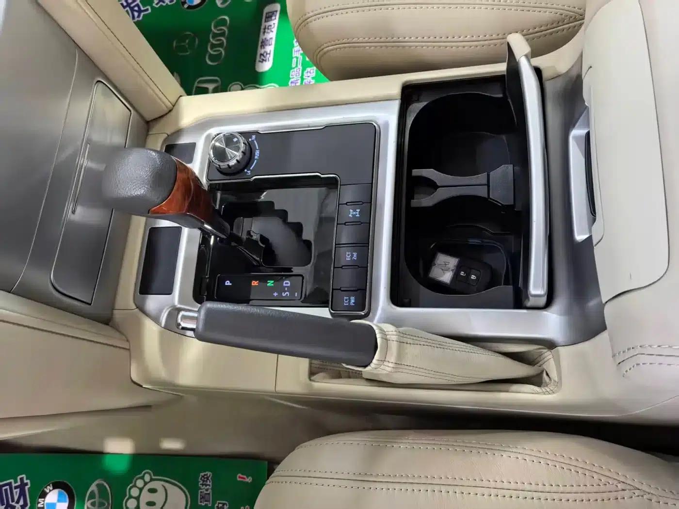 2015 Imported Land Cruiser 4.0L V6 Middle East Base Model — миниатюра 7