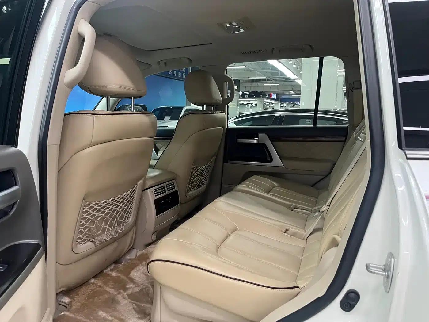 2019 Land Cruiser (Imported) 5.7L Automatic — миниатюра 7