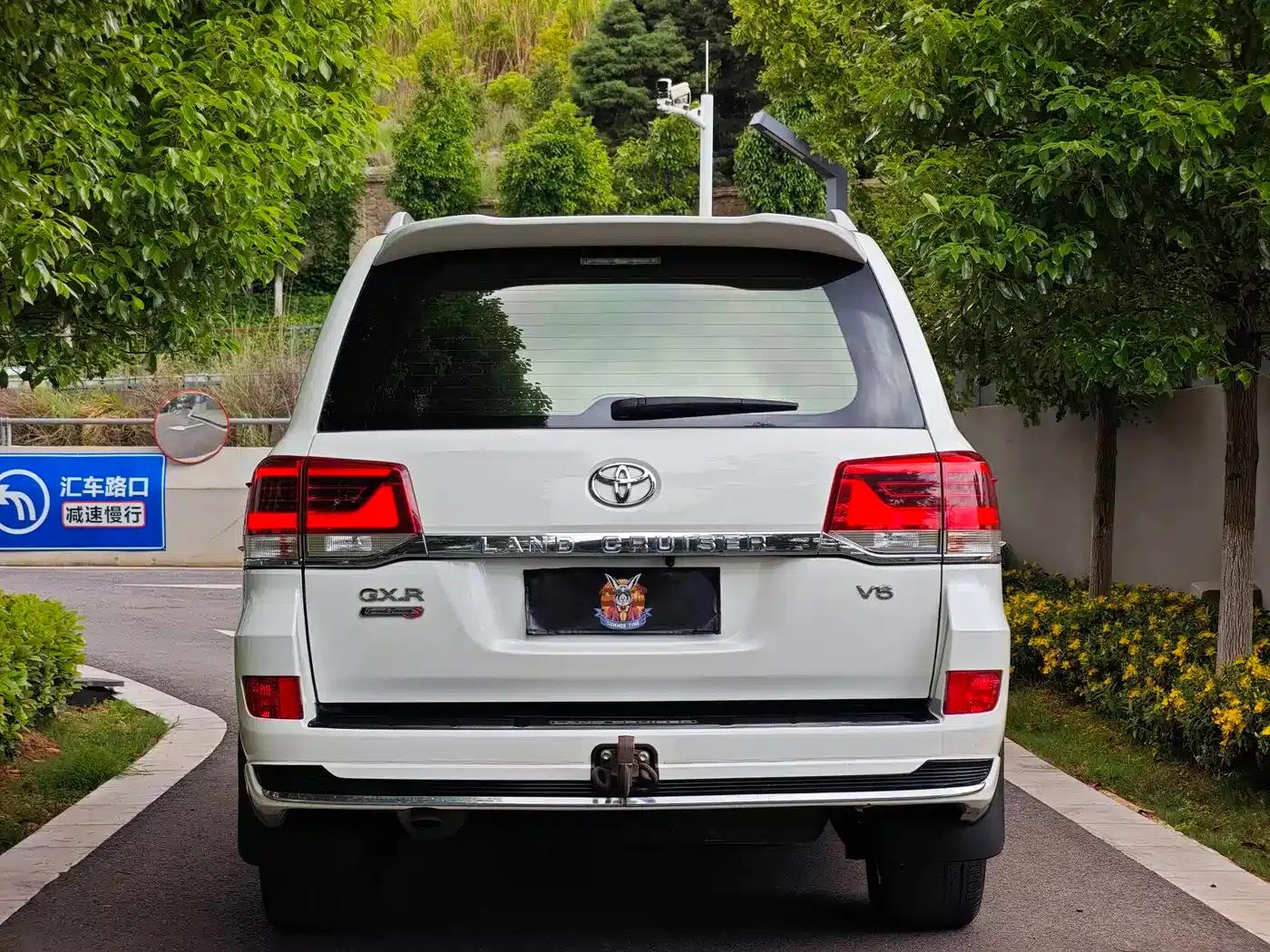 2016 Land Cruiser (Imported) 4.0L Middle East Edition — миниатюра 6