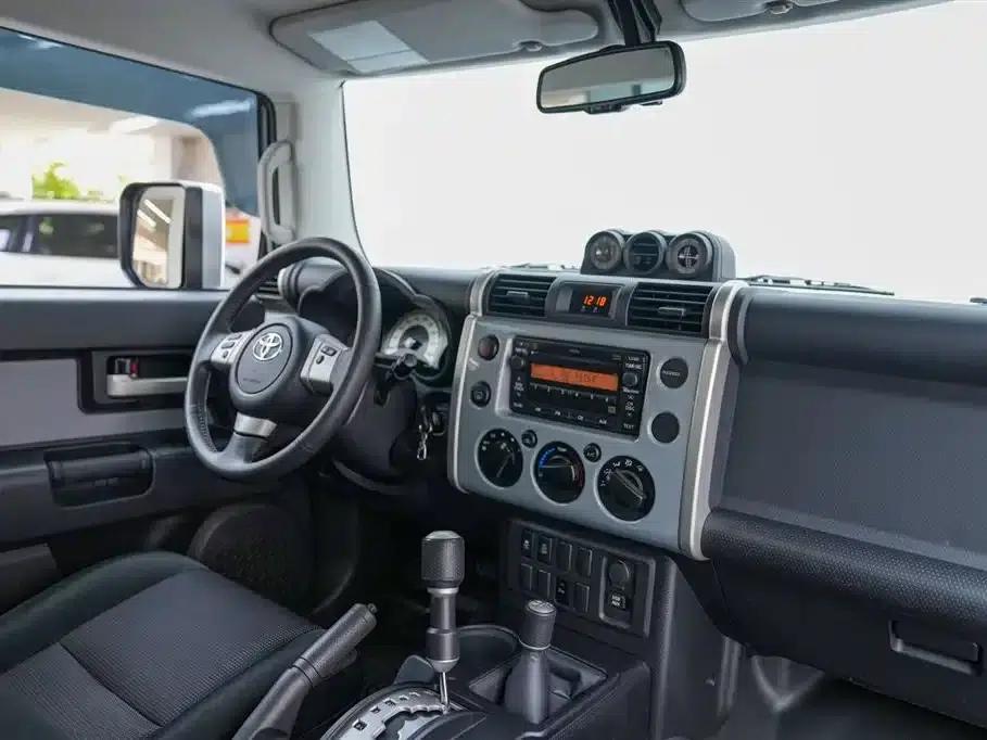 2019 FJ Cruiser 4.0L Automatic — миниатюра 8