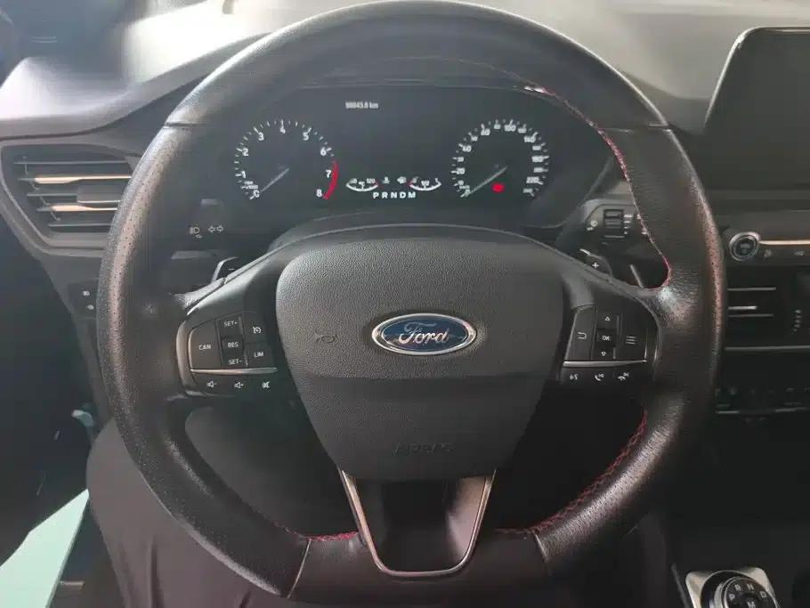 2020 Ford Focus Sedan EcoBoost 180 Automatic ST Line — миниатюра 15